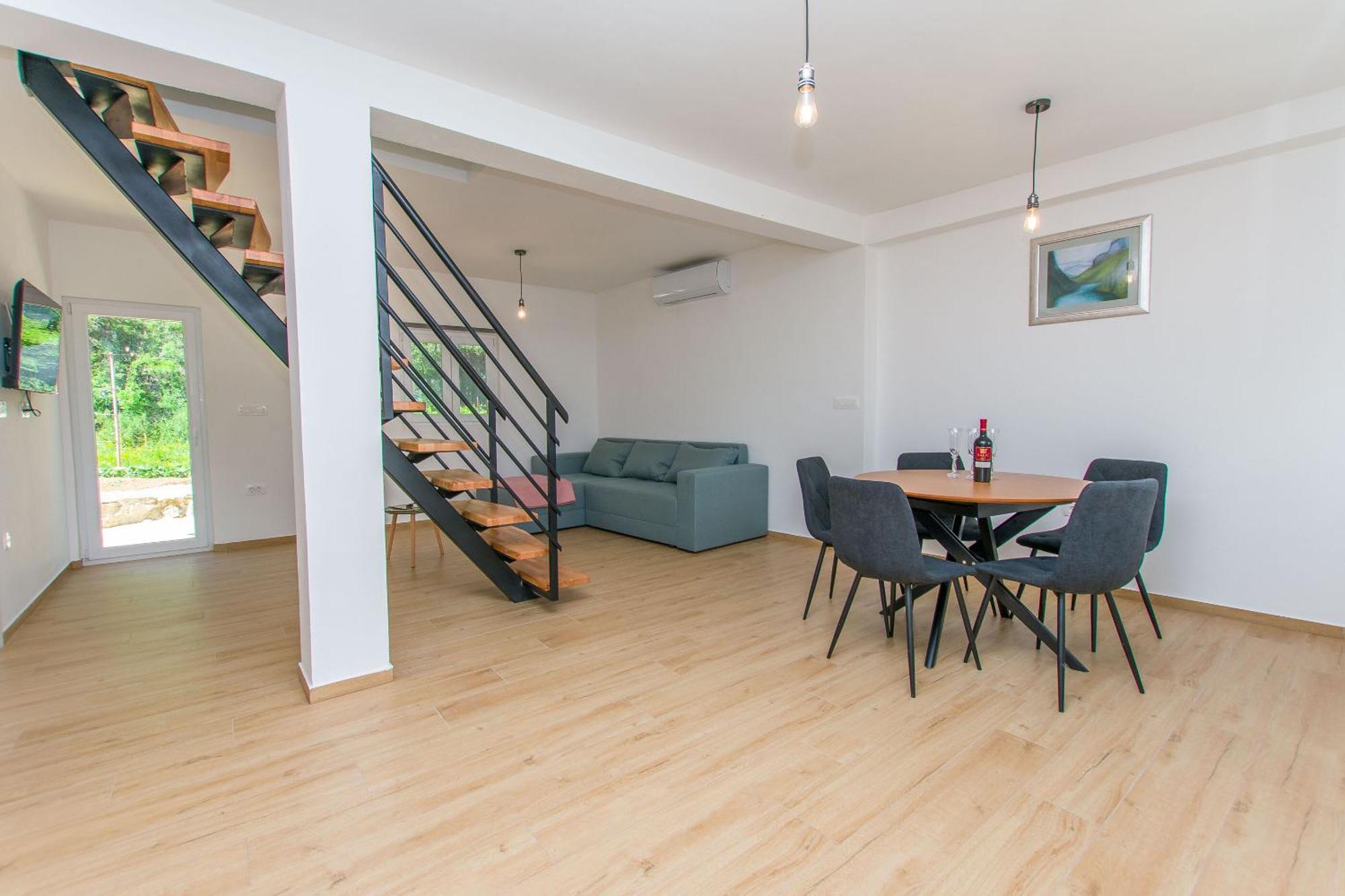 Apartment Petea Omiš Esterno foto
