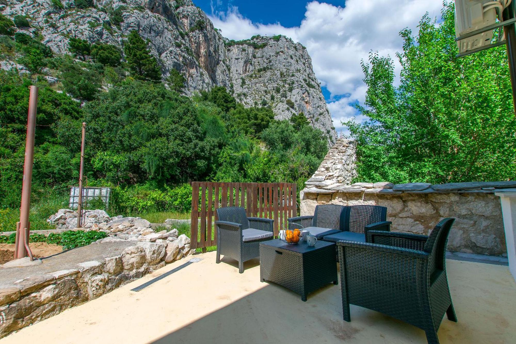 Apartment Petea Omiš Esterno foto