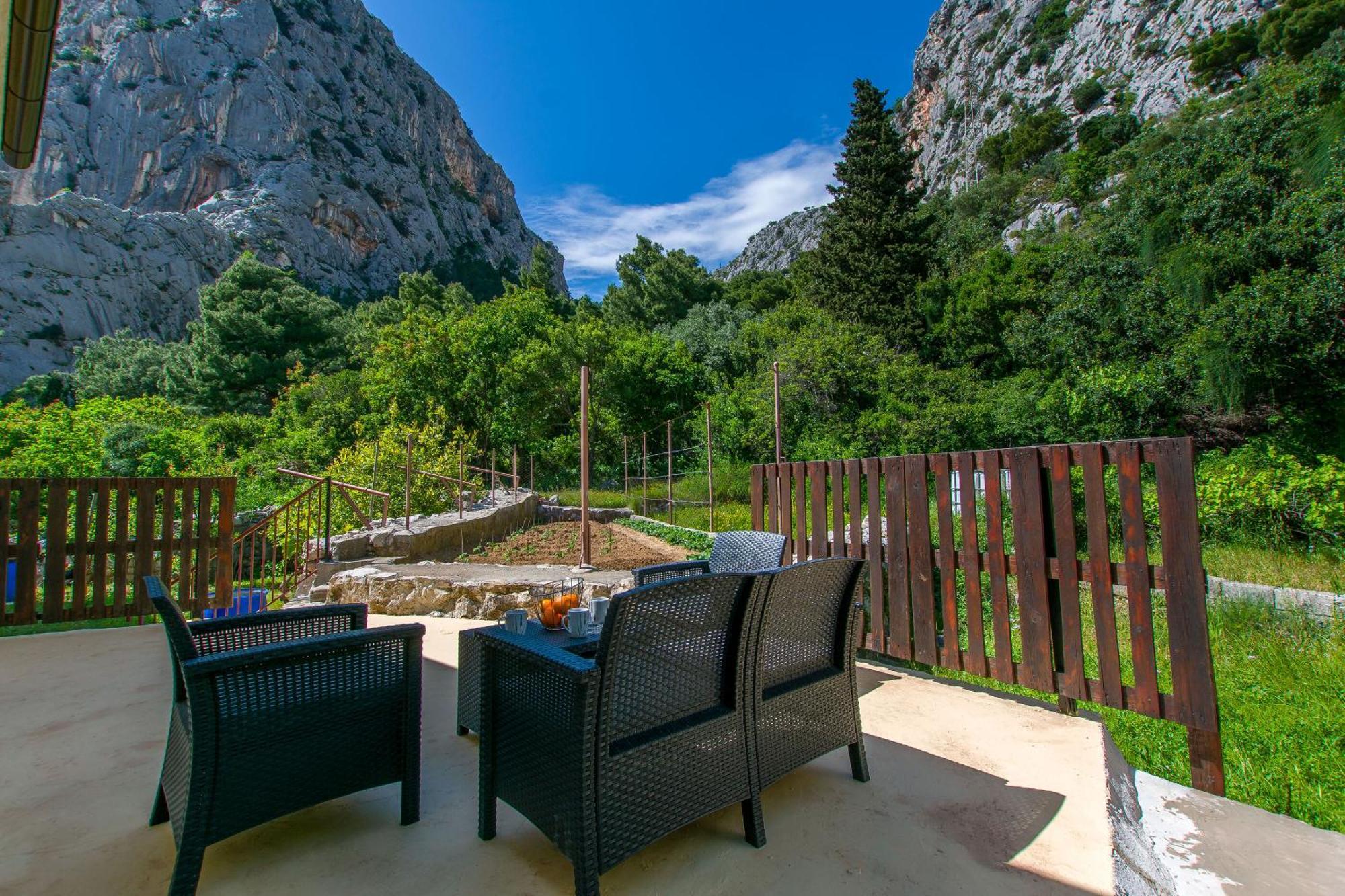 Apartment Petea Omiš Esterno foto