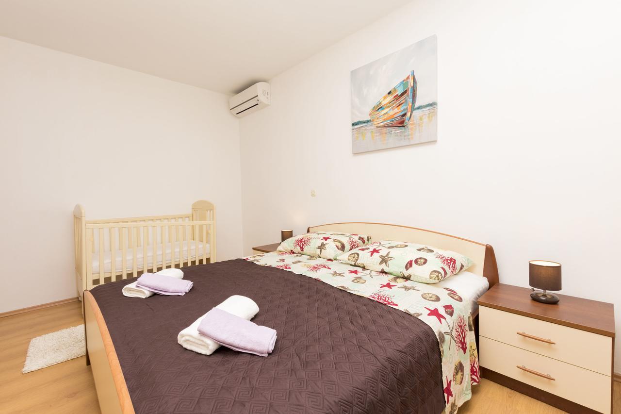 Apartment Petea Omiš Camera foto