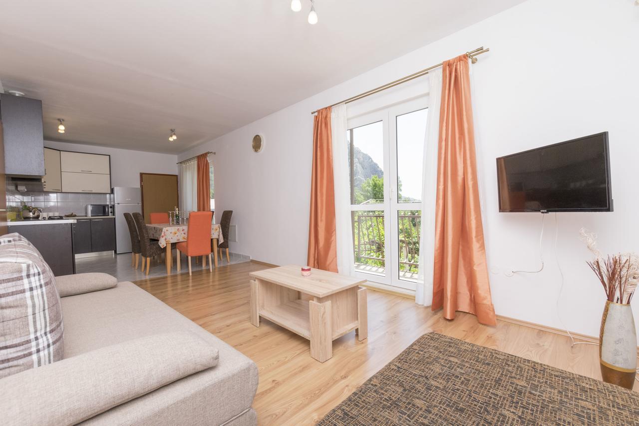 Apartment Petea Omiš Esterno foto