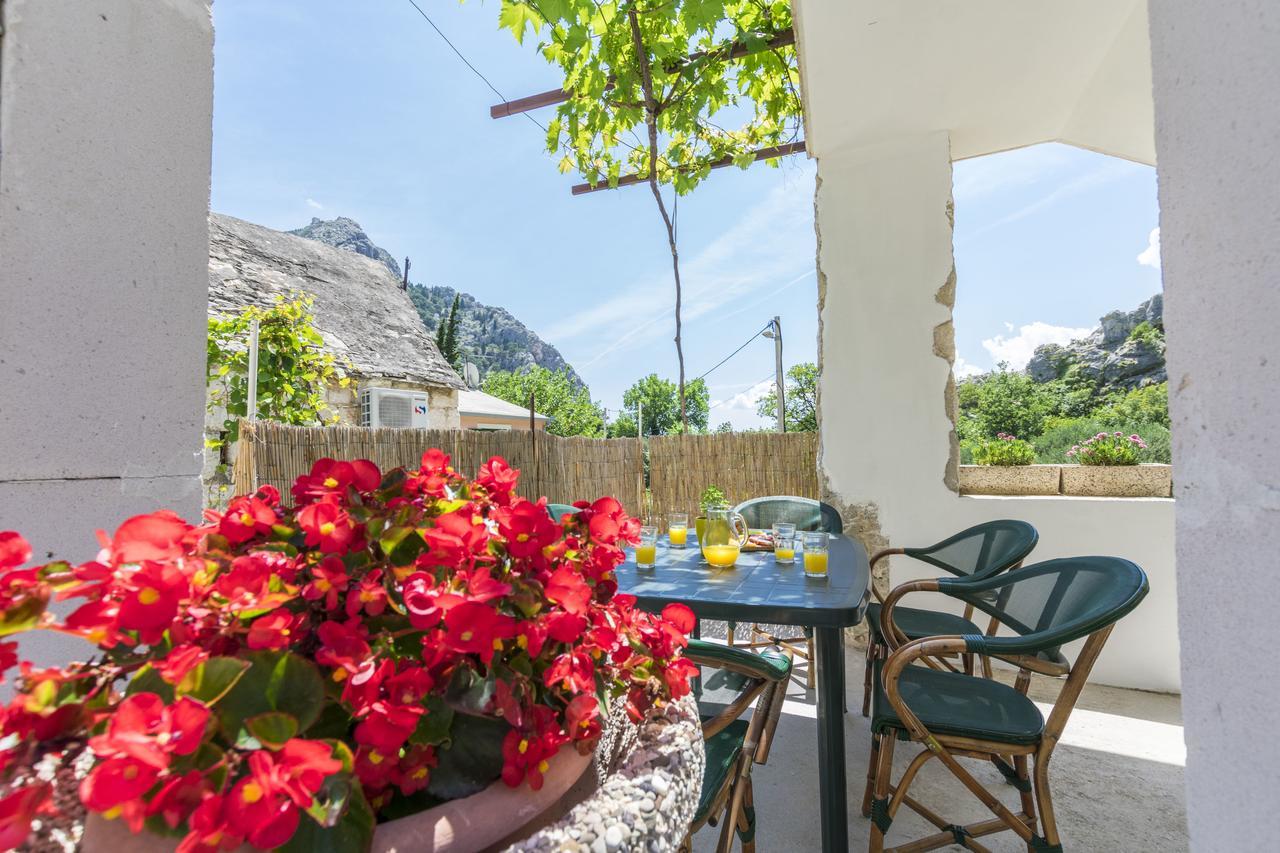 Apartment Petea Omiš Esterno foto