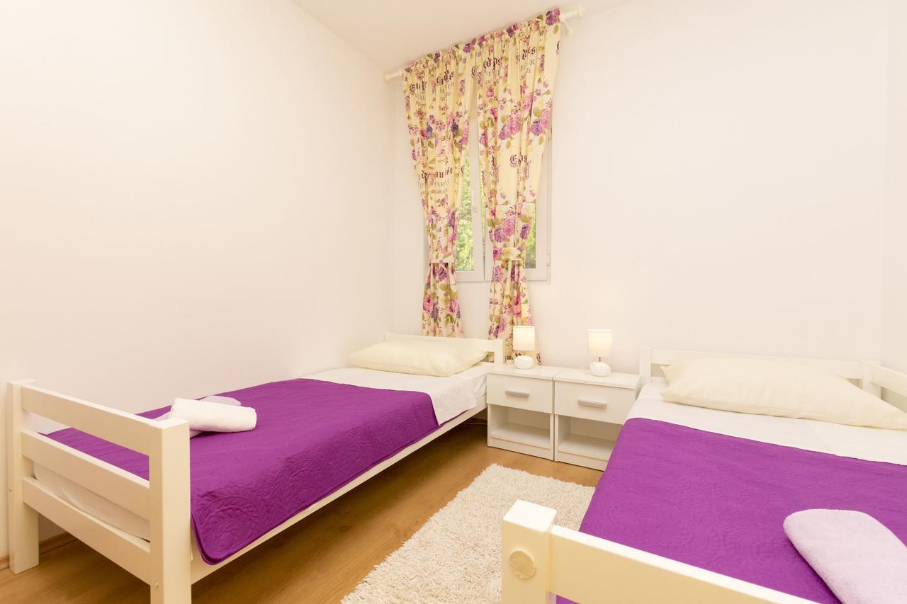 Apartment Petea Omiš Esterno foto
