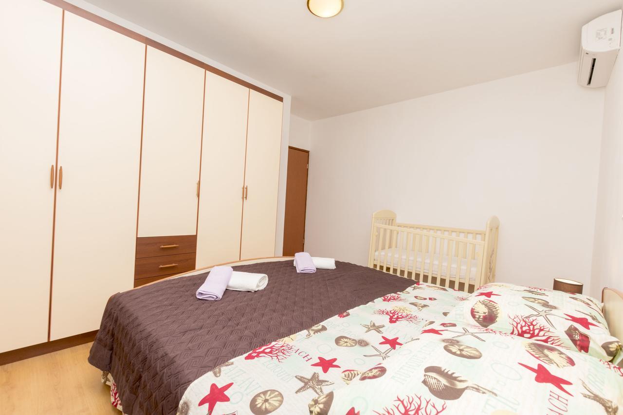 Apartment Petea Omiš Esterno foto